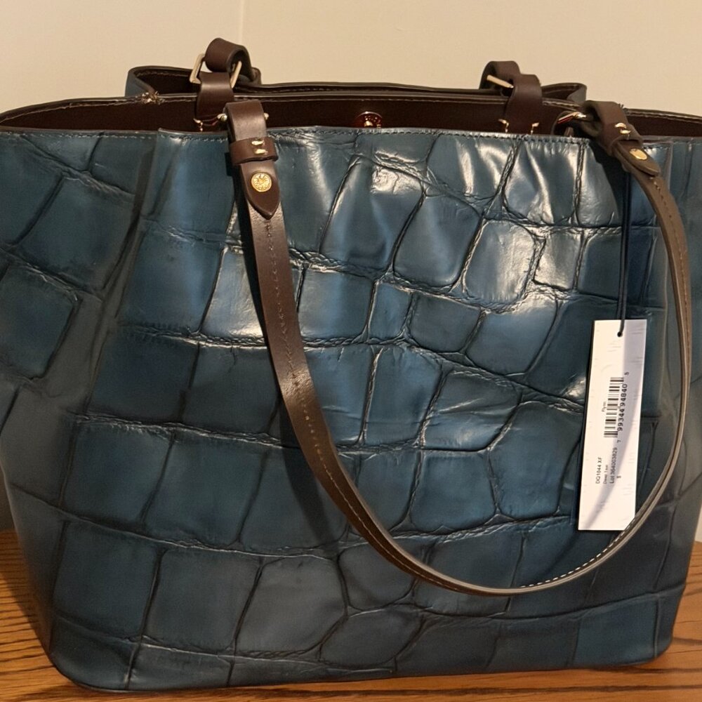 Dooney & Bourke - Picture 2 of 5